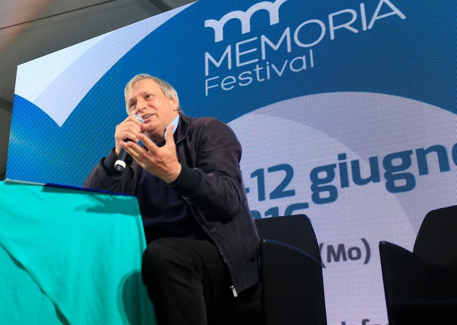 Don Ciotti, piazza gremita «Qui tanta forza e coraggio» 