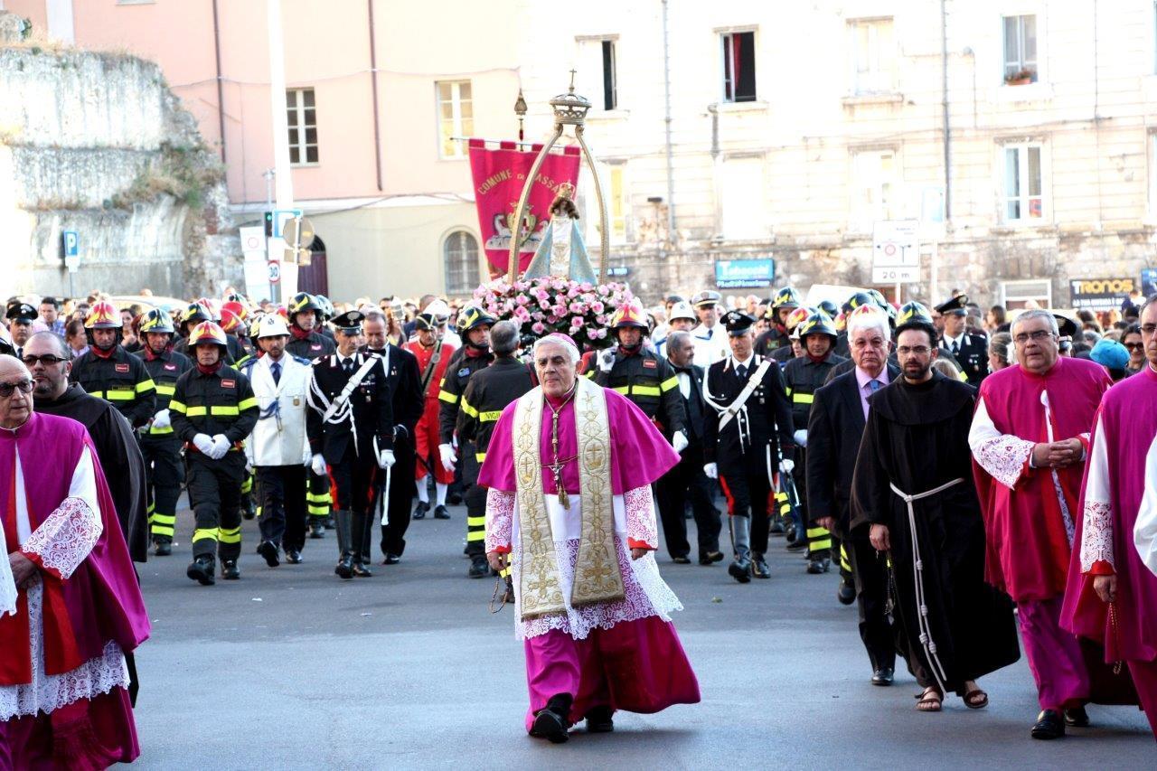 l'arcivescovo di Sassari Paolo Atzei