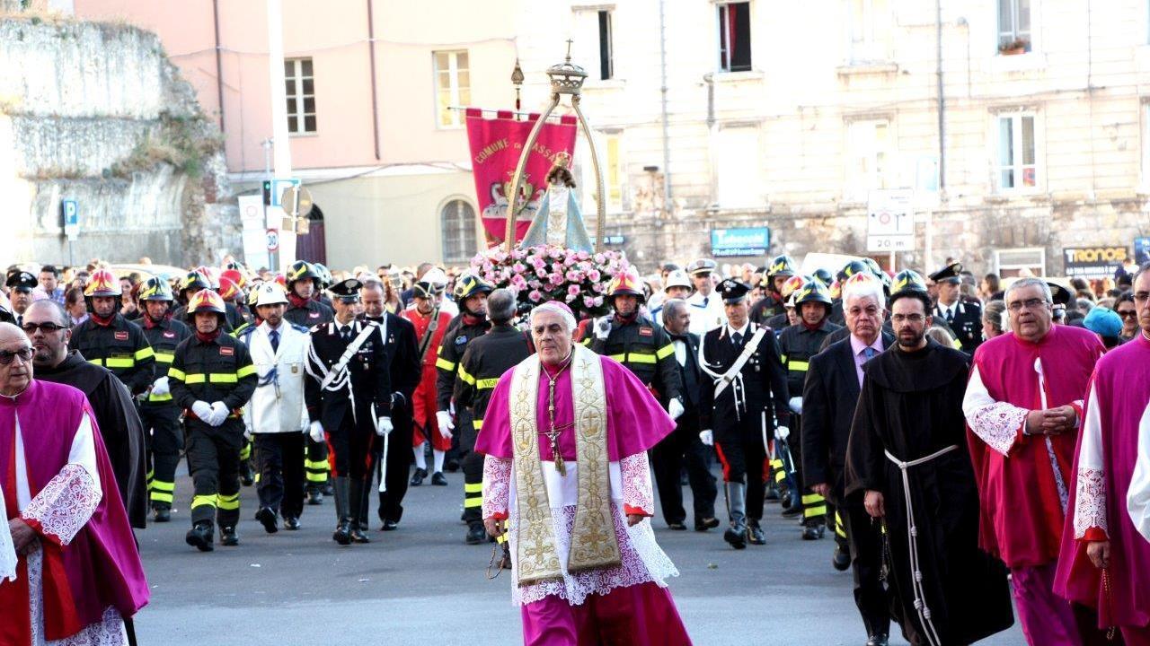 l'arcivescovo di Sassari Paolo Atzei