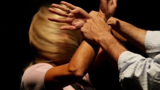 Formigine. Picchia la moglie per la cena in ritardo