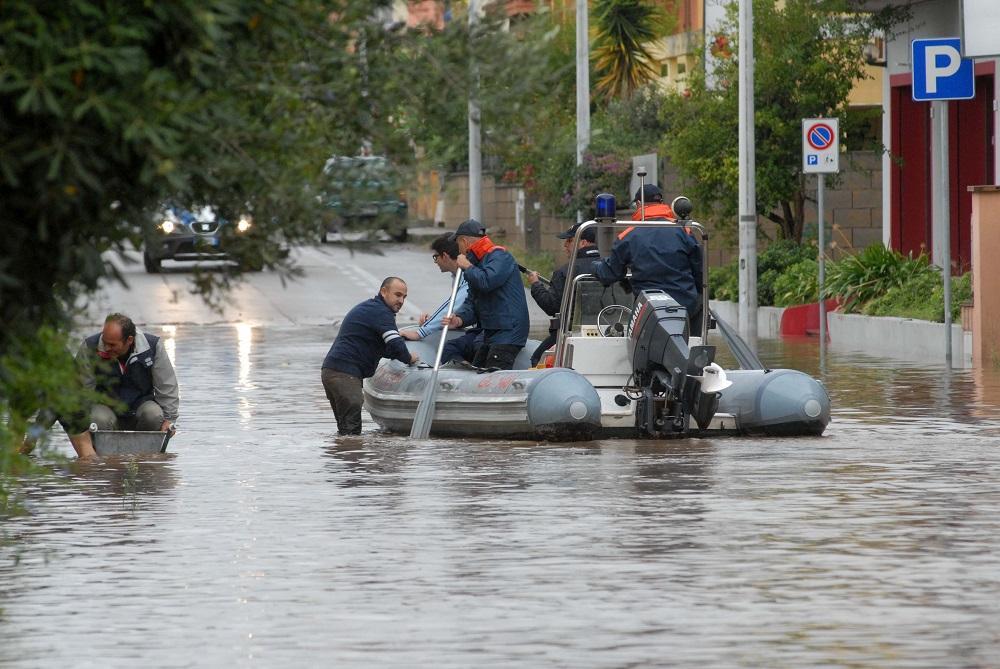 Un'immagine di via Tre Venezie a Olbia durante l'alluvione del 2013