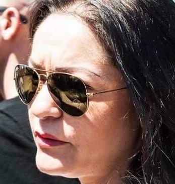 Due giovani tentano uno scippo ai danni di una commerciante