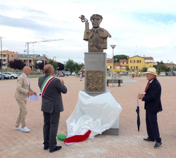 L’arte di Schinasi in piazza porta il messaggio di Toaff 