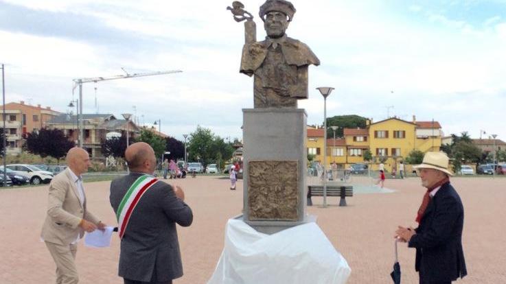 L’arte di Schinasi in piazza porta il messaggio di Toaff