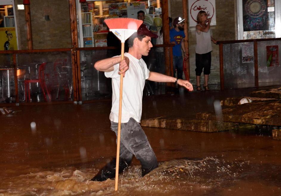Grosseto naufraga sotto la pioggia 