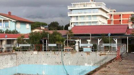 Il Nikki Beach assume più di venti persone