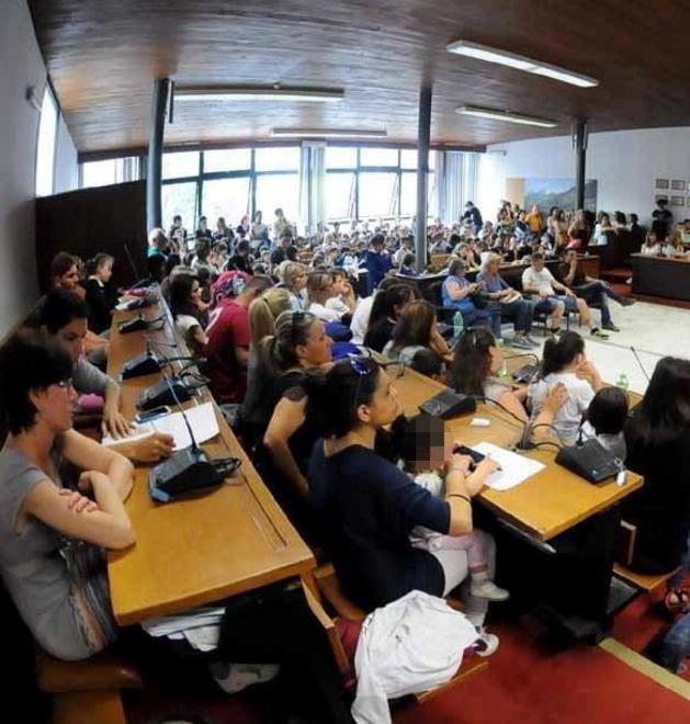 «La nostra classe è piena di crepe, abbiamo paura» 