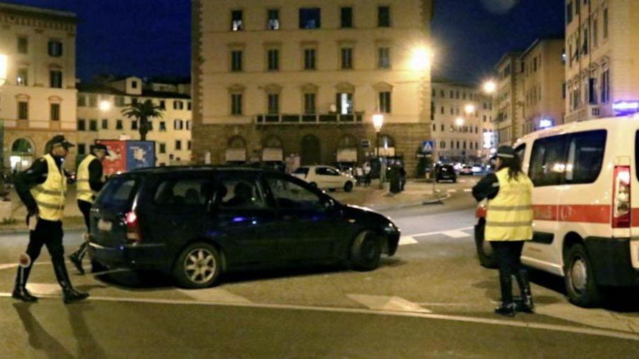 Blitz della polizia municipale in centro 12 multe, via due patenti