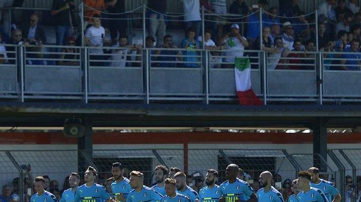 La Nazionale regala selfie e autografi ma zero indicazioni