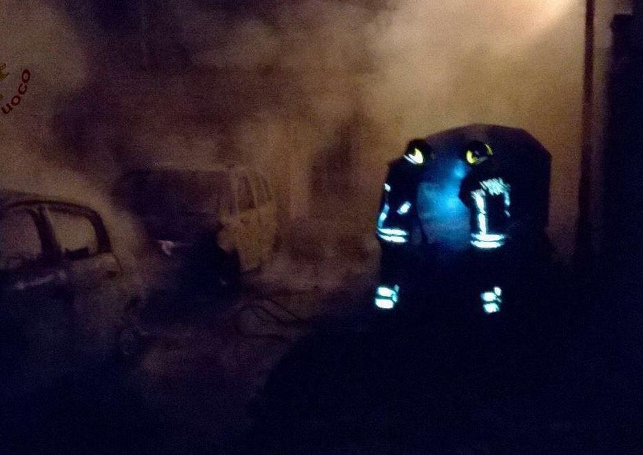 Notte di fuoco e di paura nel Nuorese 