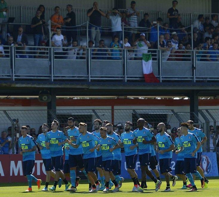 La Nazionale regala selfie e autografi ma zero indicazioni 