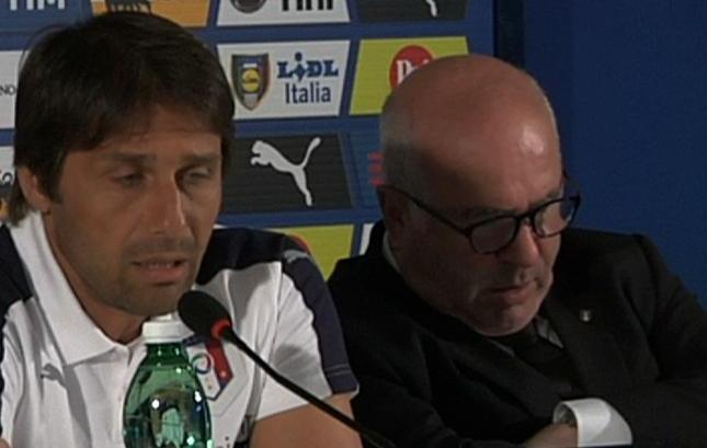 Tavecchio, sbadigli e occhi socchiusi 