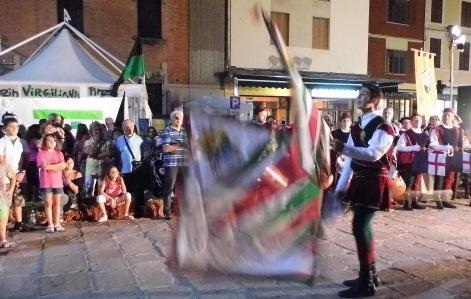 Dal corteo alle gare tutte le contrade sono in fermento 
