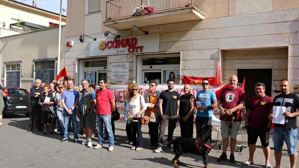 Licenziata per un panino, il quartiere sta con Daniela Gori - Video