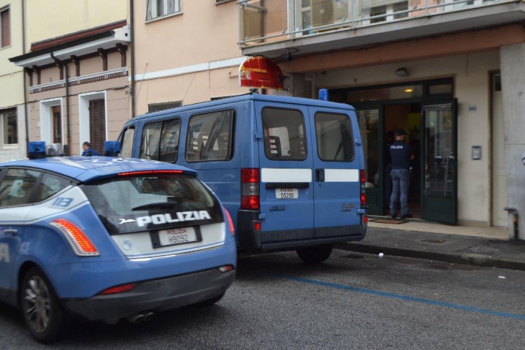 Il locale chiuso dopo le verifiche