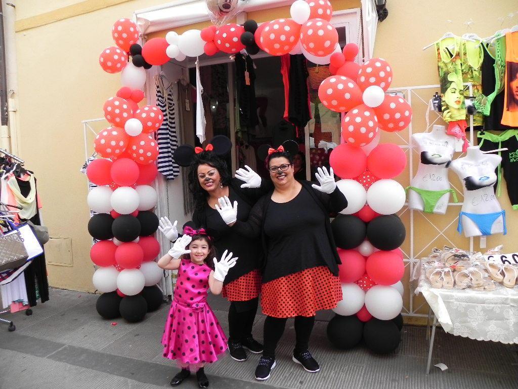 Un momento della festa del commercio a Ponsacco
