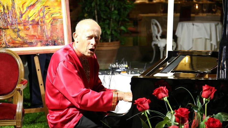 David Helfgott durante il concerto al Grand Hotel & La Pace (Foto Nucci)