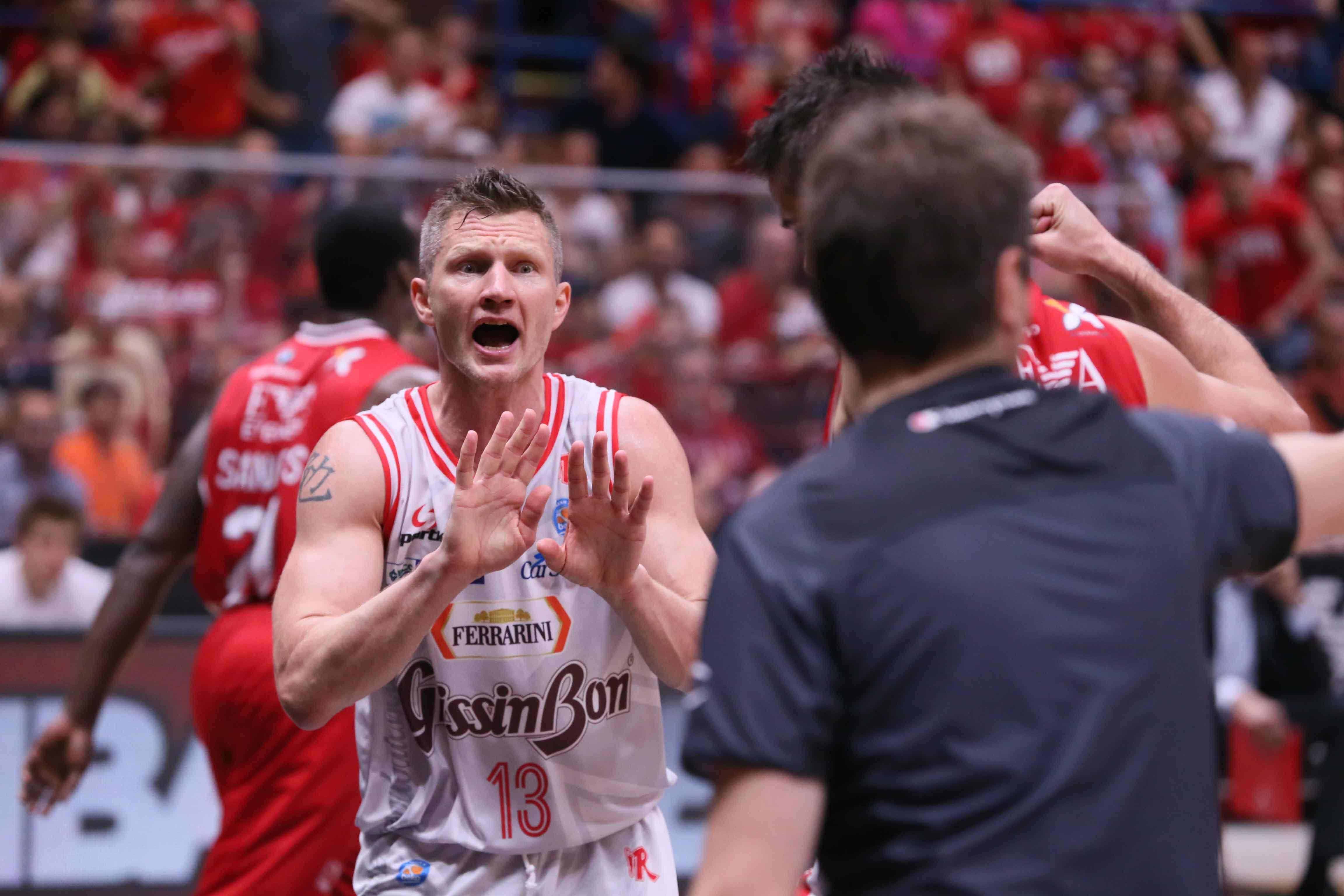 Milano travolge la Grissin Bon e si guadagna il primo match point