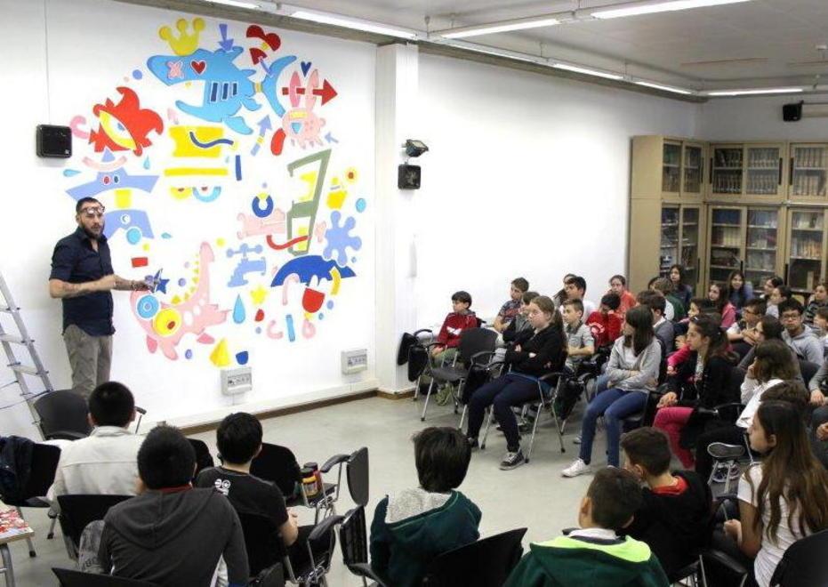 Roncarà insegna la tecnica dei murales ai bambini