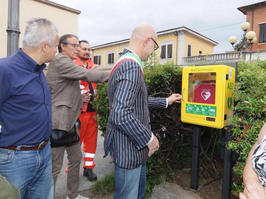 Defibrillatore grazie ai genitori della scuola 