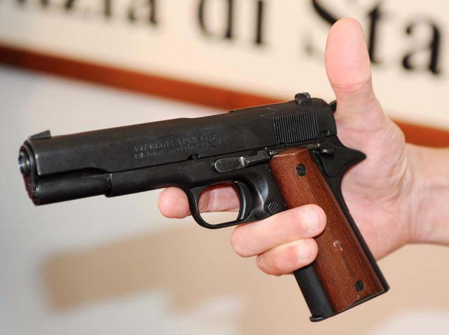 Non conta se la pistola è finta 