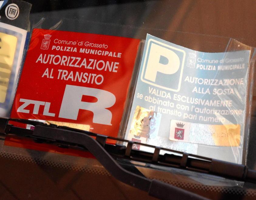Multe al varco Ztl «Sono regolari» 