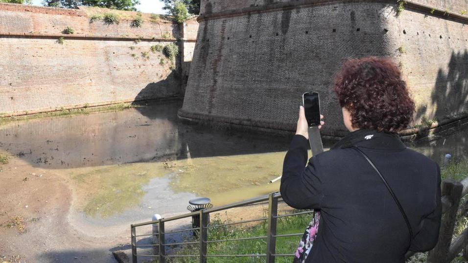 Centro storico sommerso I negozianti si danno da fare