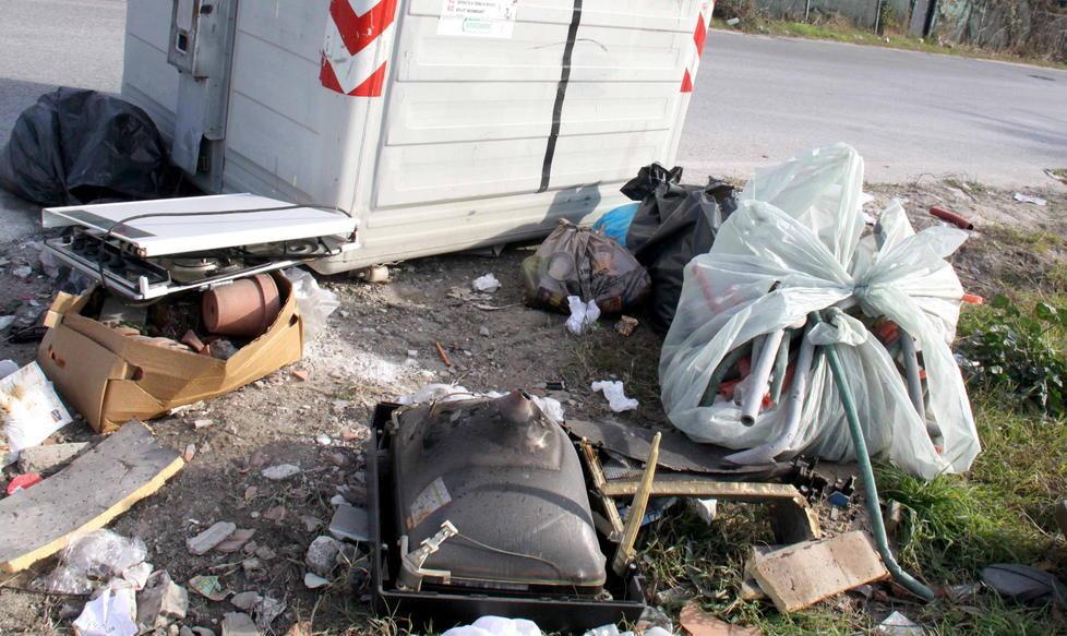A Massarosa multe ai furbetti dei rifiuti