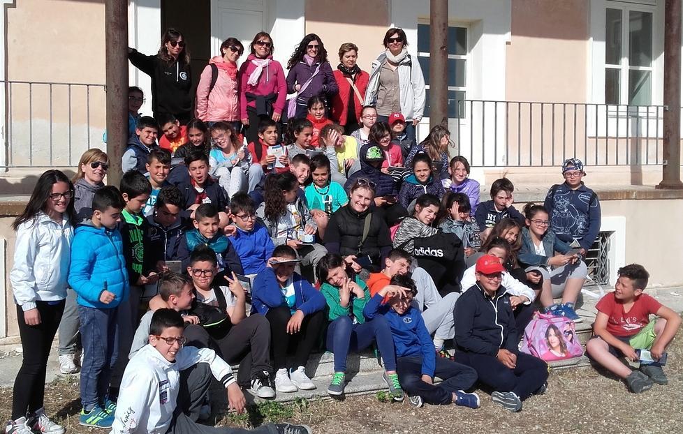Bambini a lezione di immersione in apnea con gli istruttori della scuola “I sette mari”