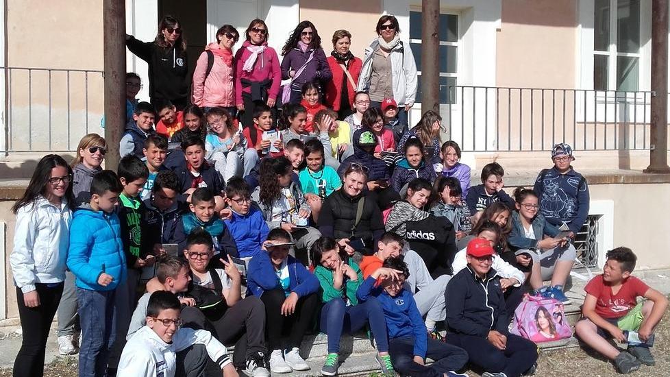 Bambini a lezione di immersione in apnea con gli istruttori della scuola “I sette mari”