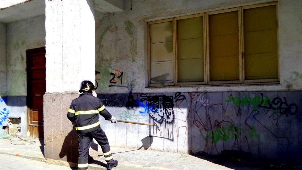 Danneggiate le finestre dell’ex Inapli