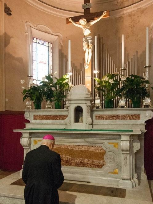 «Sgomento per il gesto sacrilego» 