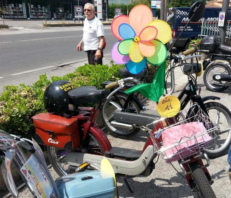 Da Firenze a Livorno in sella al Ciao: il raduno tra motori e amarcord
