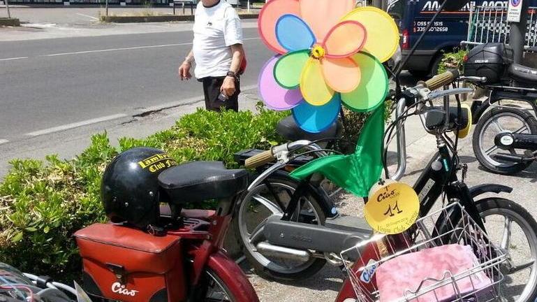Da Firenze a Livorno in sella al Ciao: il raduno tra motori e amarcord