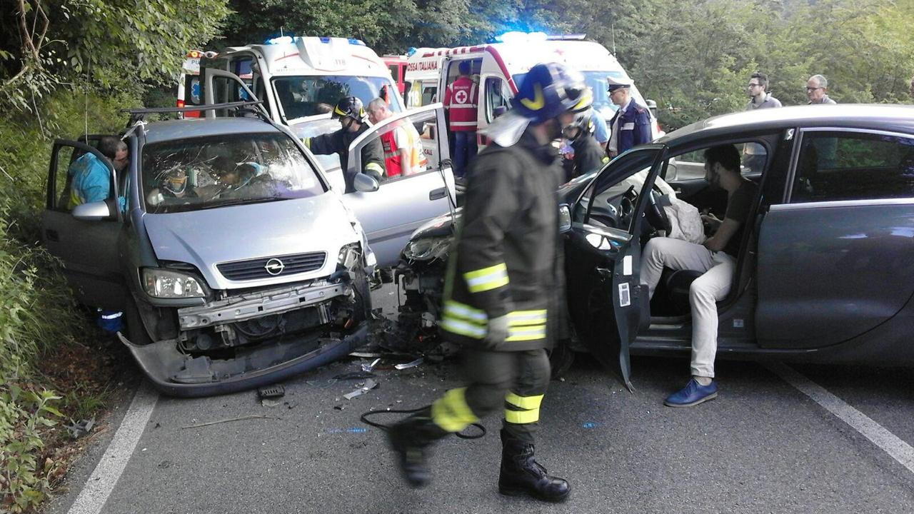 I mezzi coinvolti nell'incidente di Sasseta