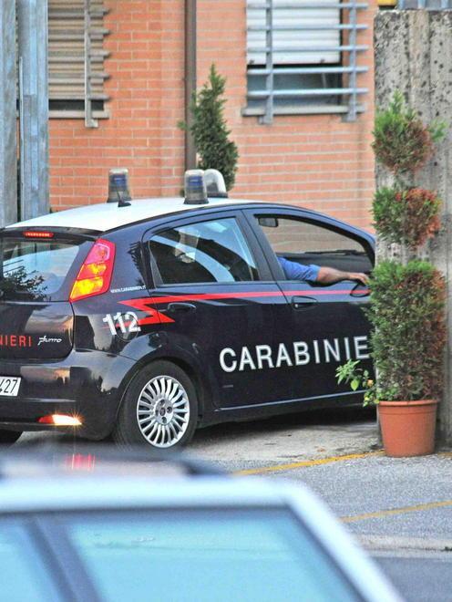 «Faccio saltare in aria la casa» I carabinieri lo fanno desistere