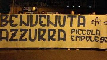 I tifosi danno il benvenuto ad Azzurra