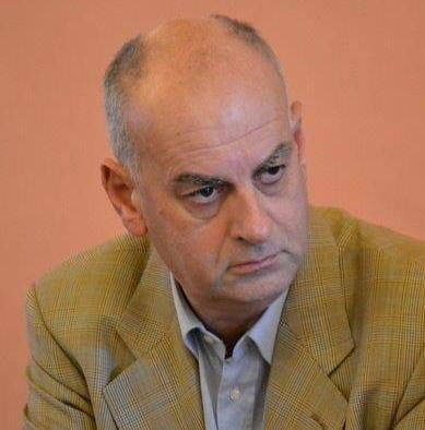 Insegne coperte dopo le sanzioni arrivate ai negozi 