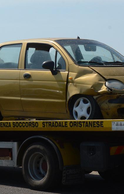 Scontro fra due auto, i conducenti all’ospedale