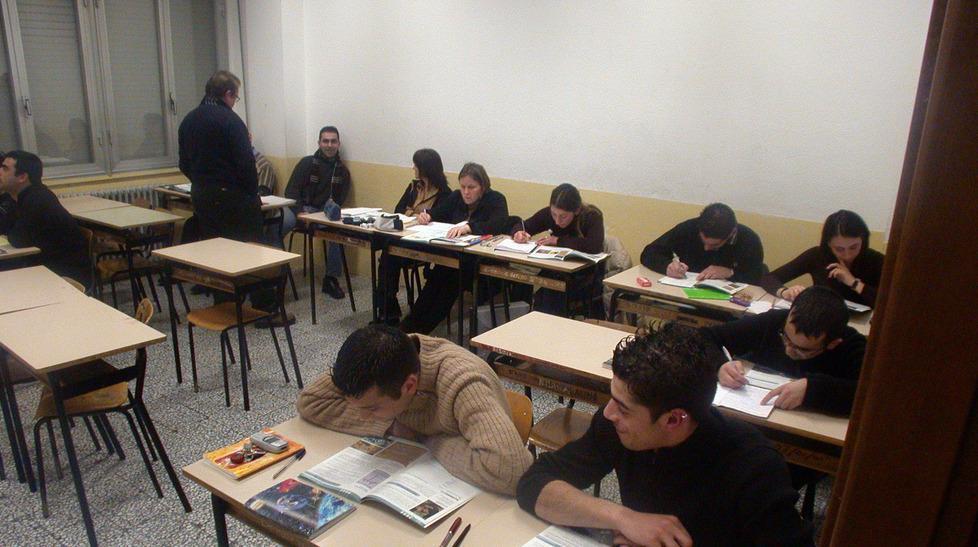 Il docente: «Vogliono che tornino ai campi» 