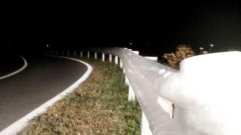 Nuoro, motociclista di 32 anni muore dopo lo schianto sul guardrail