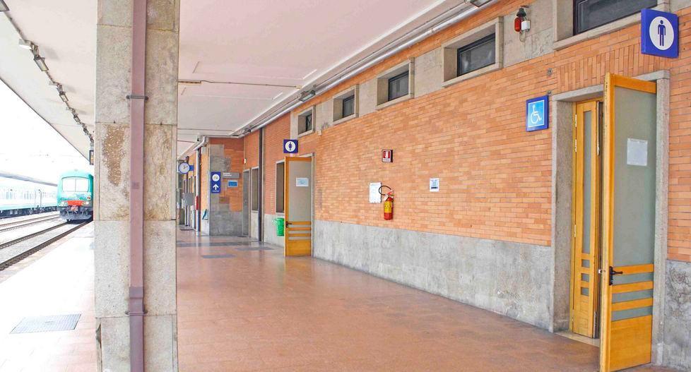 Rapinato nel bagno della stazione 