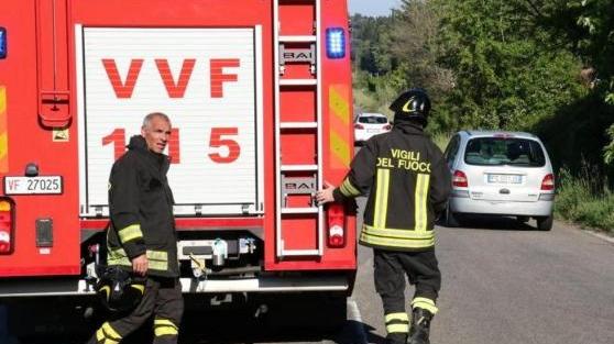 Una squadra di vigili del fuoco