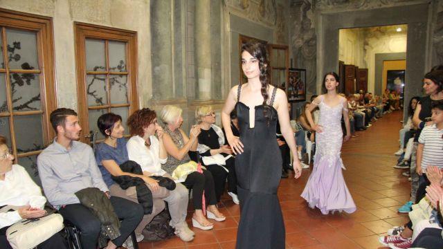 La sfilata di moda all'interno di palazzo Banci Buonamici