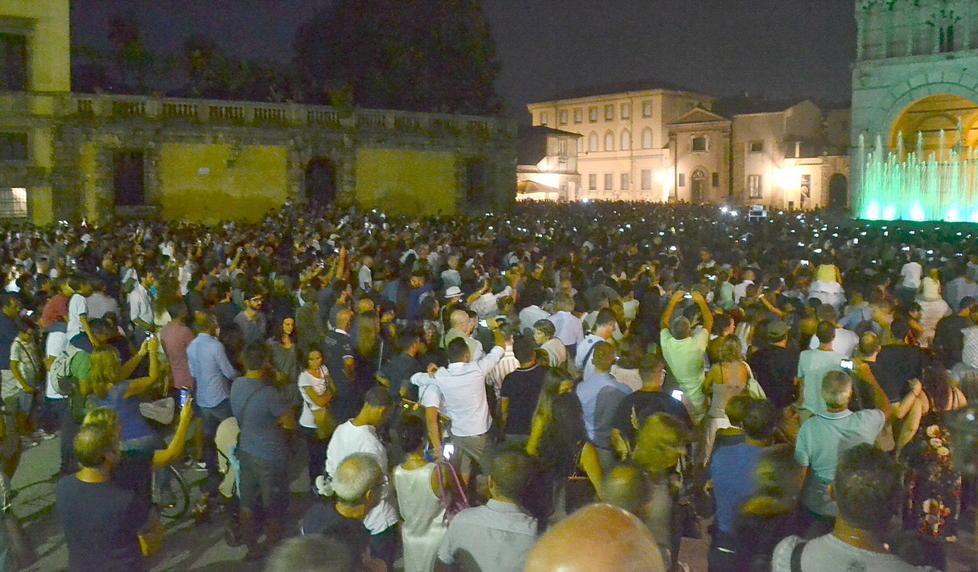 Movida, mille firme contro i divieti 