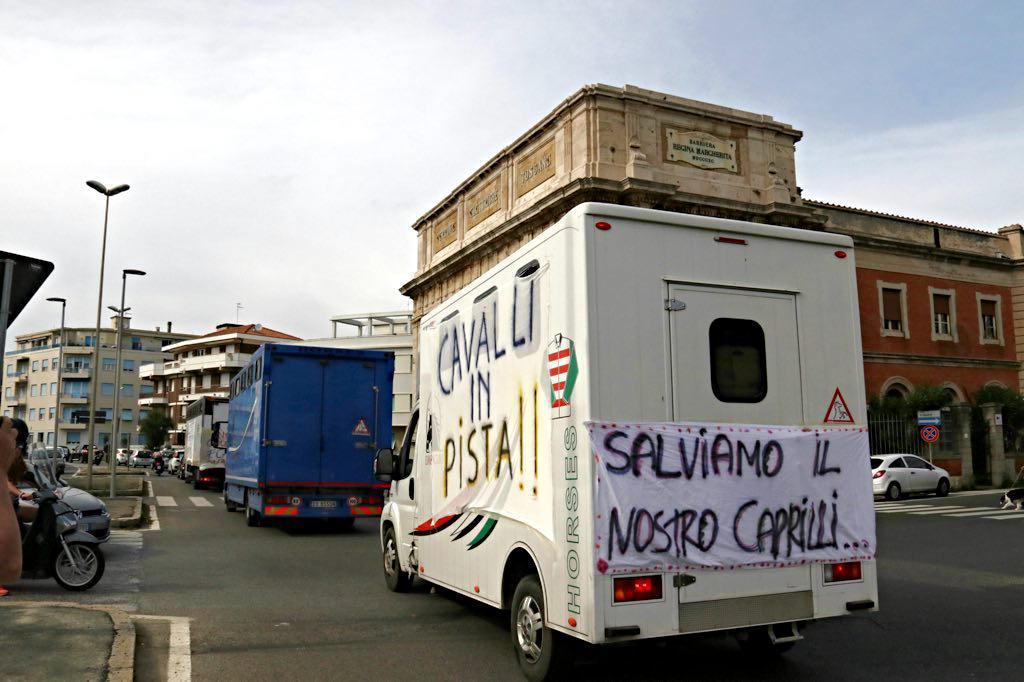 La partenza del serpentone dal viale Italia (Marzi)