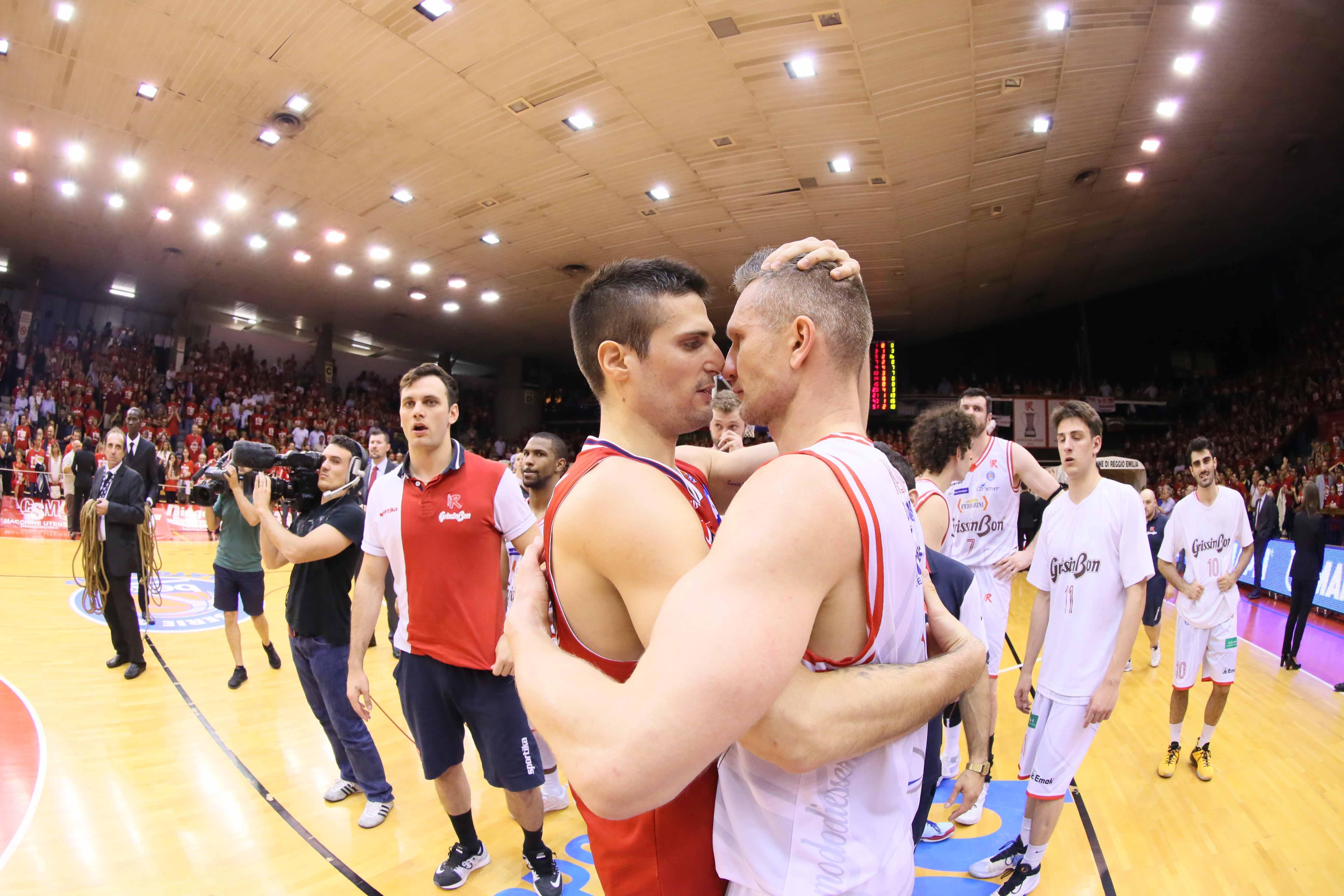 Grissin Bon, il sogno è finito: l'EA7 Milano vince lo scudetto a Reggio Emilia
