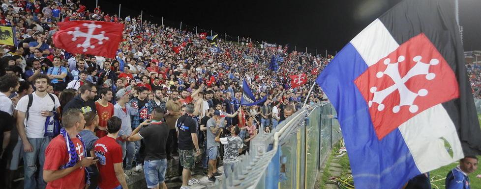 Che notte: l’aeroporto come una curva 