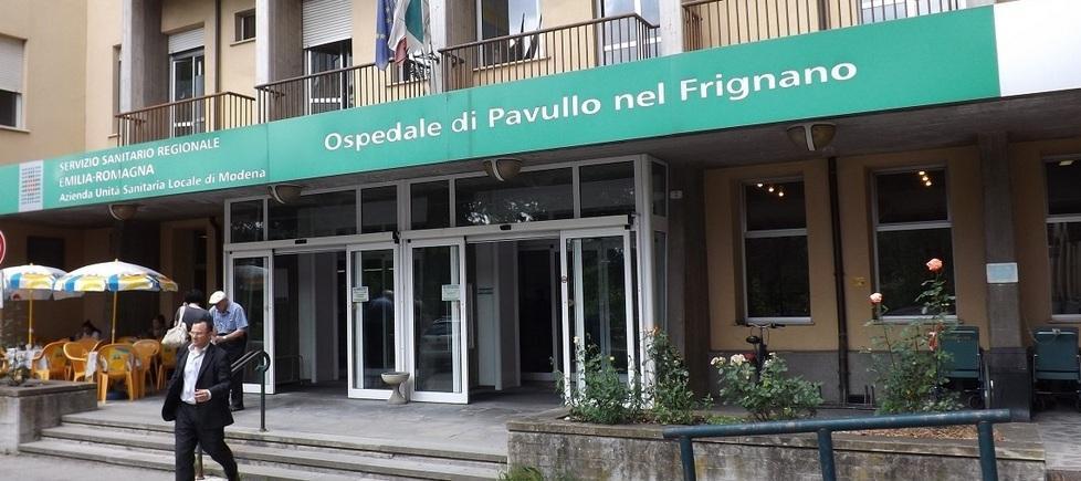 Si perde e si schianta, lo salvano 