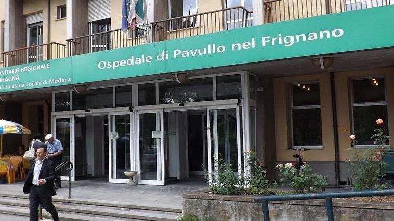 Si perde e si schianta, lo salvano